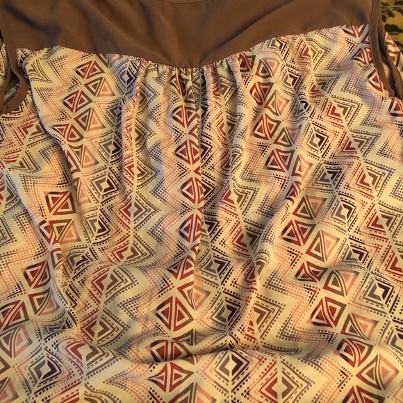 Faith & Joy size XL tan & coral print button down with solid back ties at waist - Picture 8 of 10